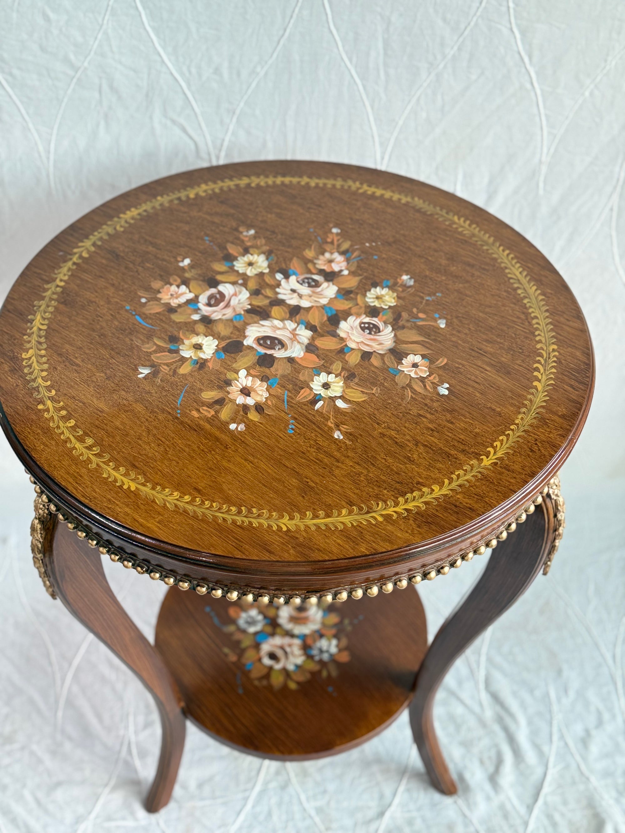Corner table