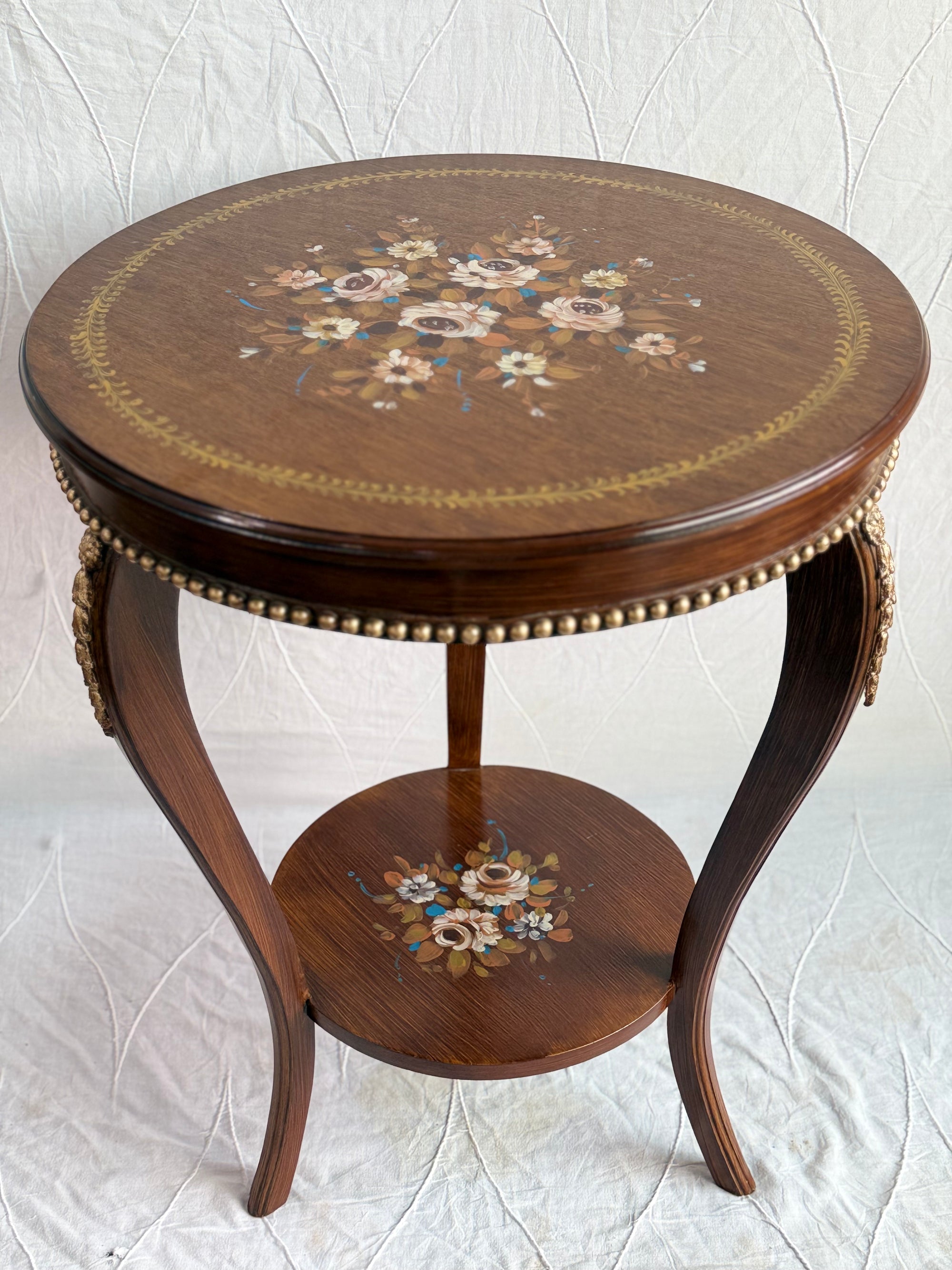 Corner table