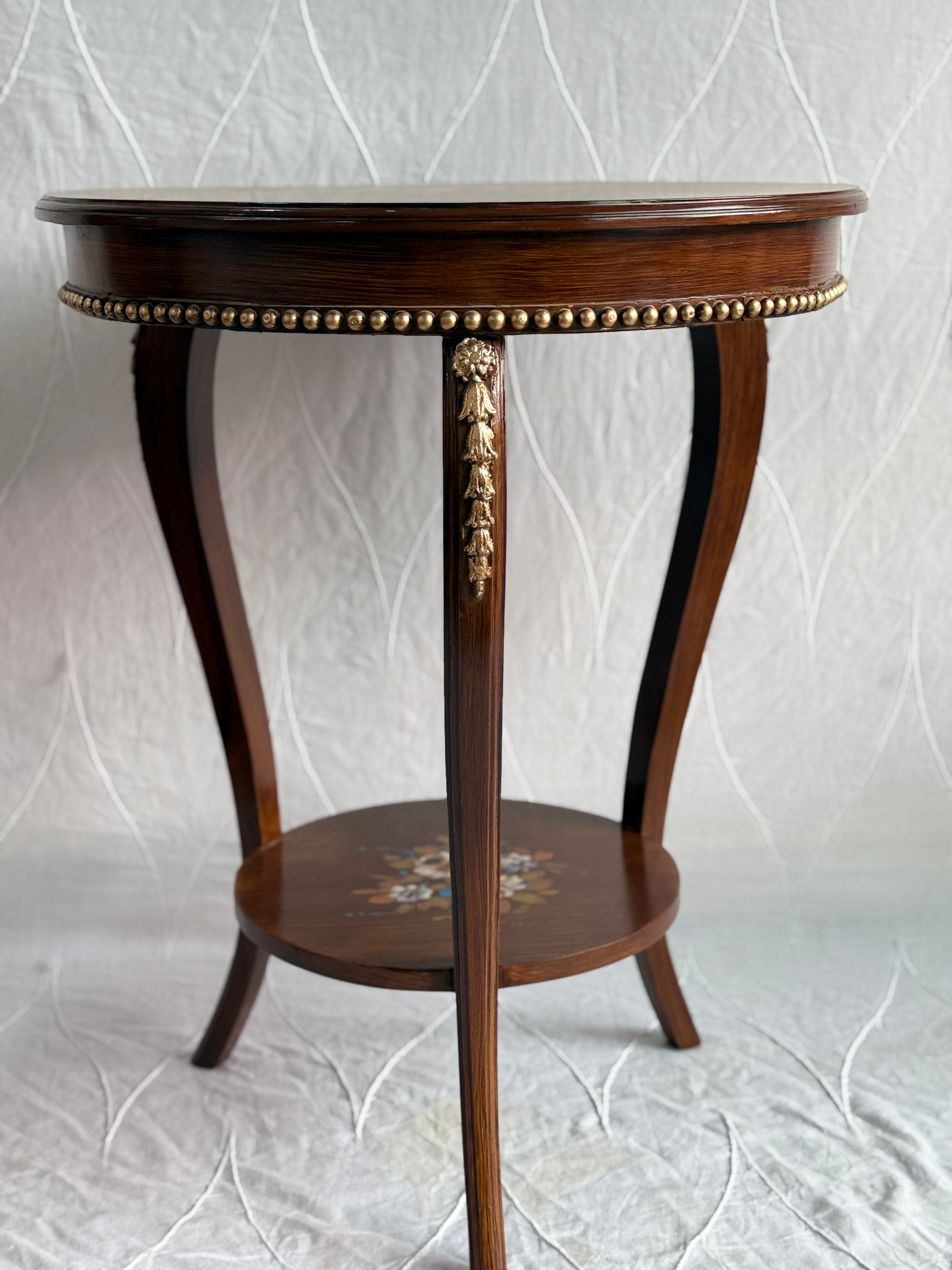 Corner table