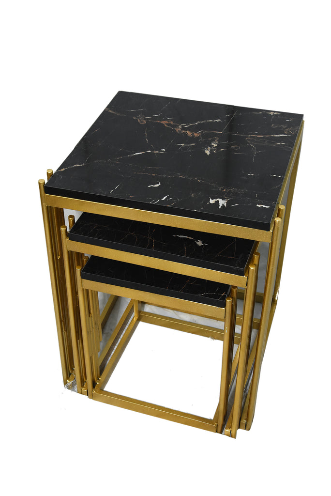 Nesting table set