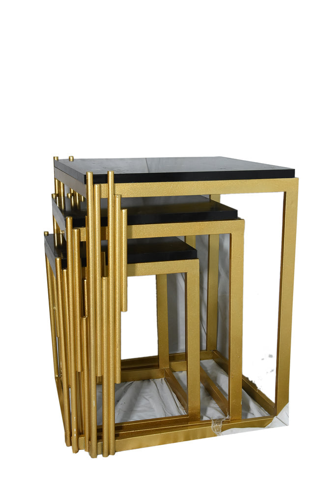 Nesting table set