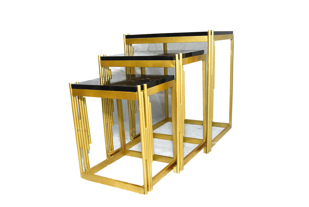 Nesting table set